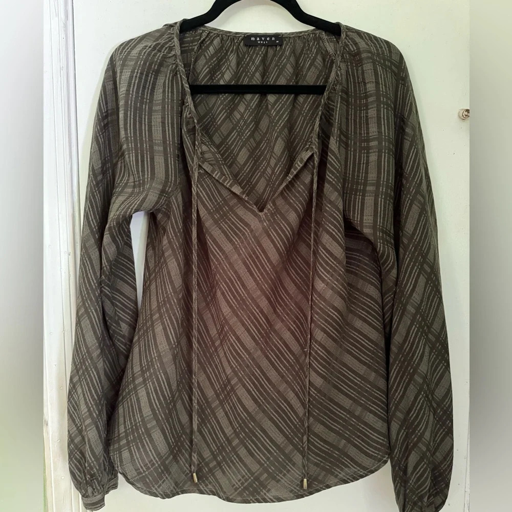 Nwot Maven West Army Green Plaid Medium Boho Top V-Neck And Keyhole Front.